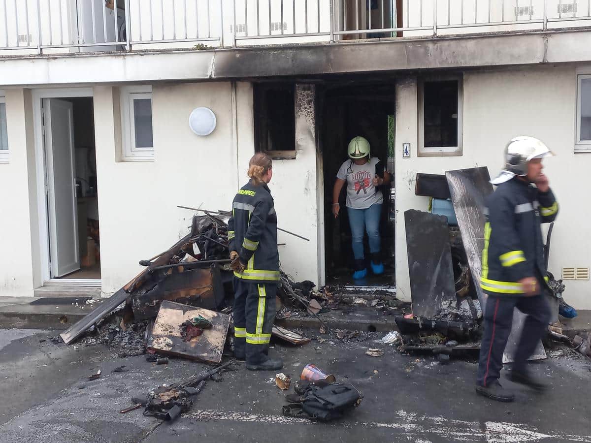 , Royan : un studio détruit par les flammes, cinq personnes relogées
