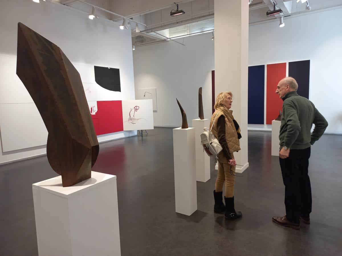 Art contemporain à Royan : une rencontre avec les artistes de l’exposition « Le chaînon manquant